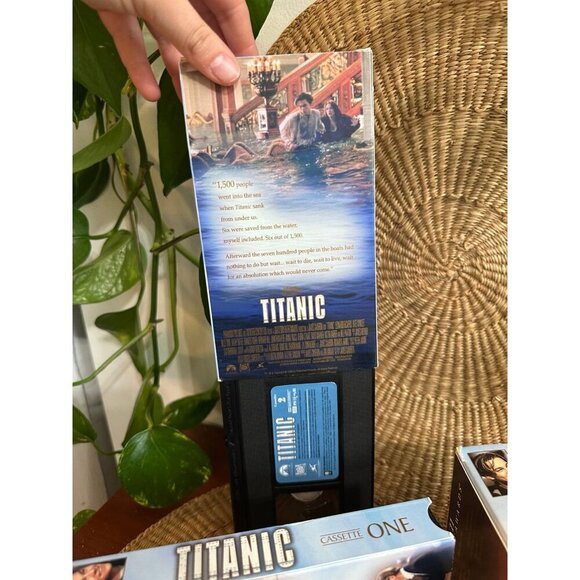 Titanic VHS 2 set - Picture 10 of 10